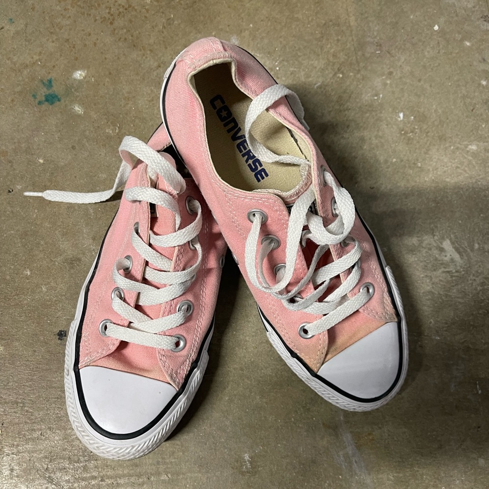 Pink women’s converse